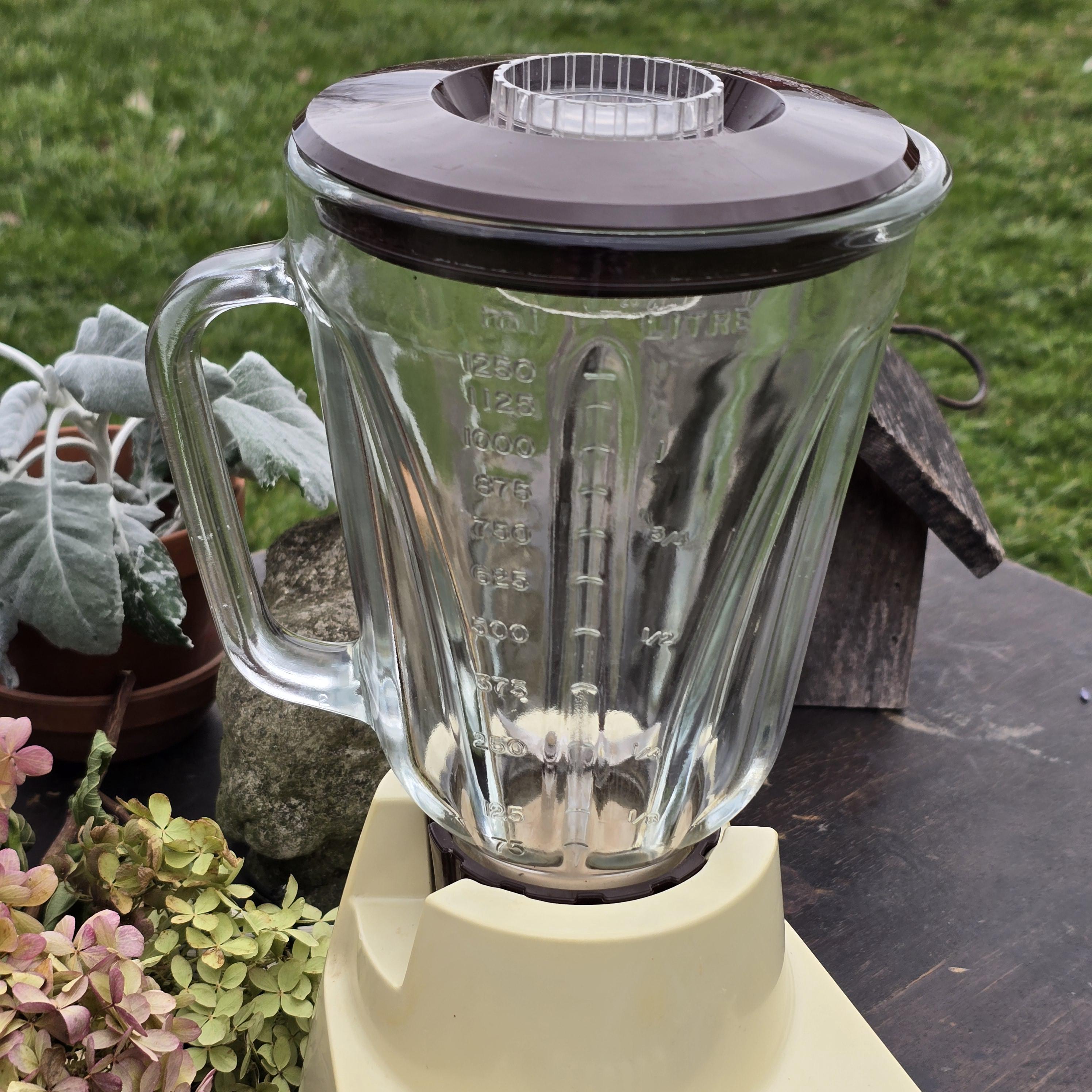 Vintage Blender: Retro Kitchen Appliance, 70s Bar Blender