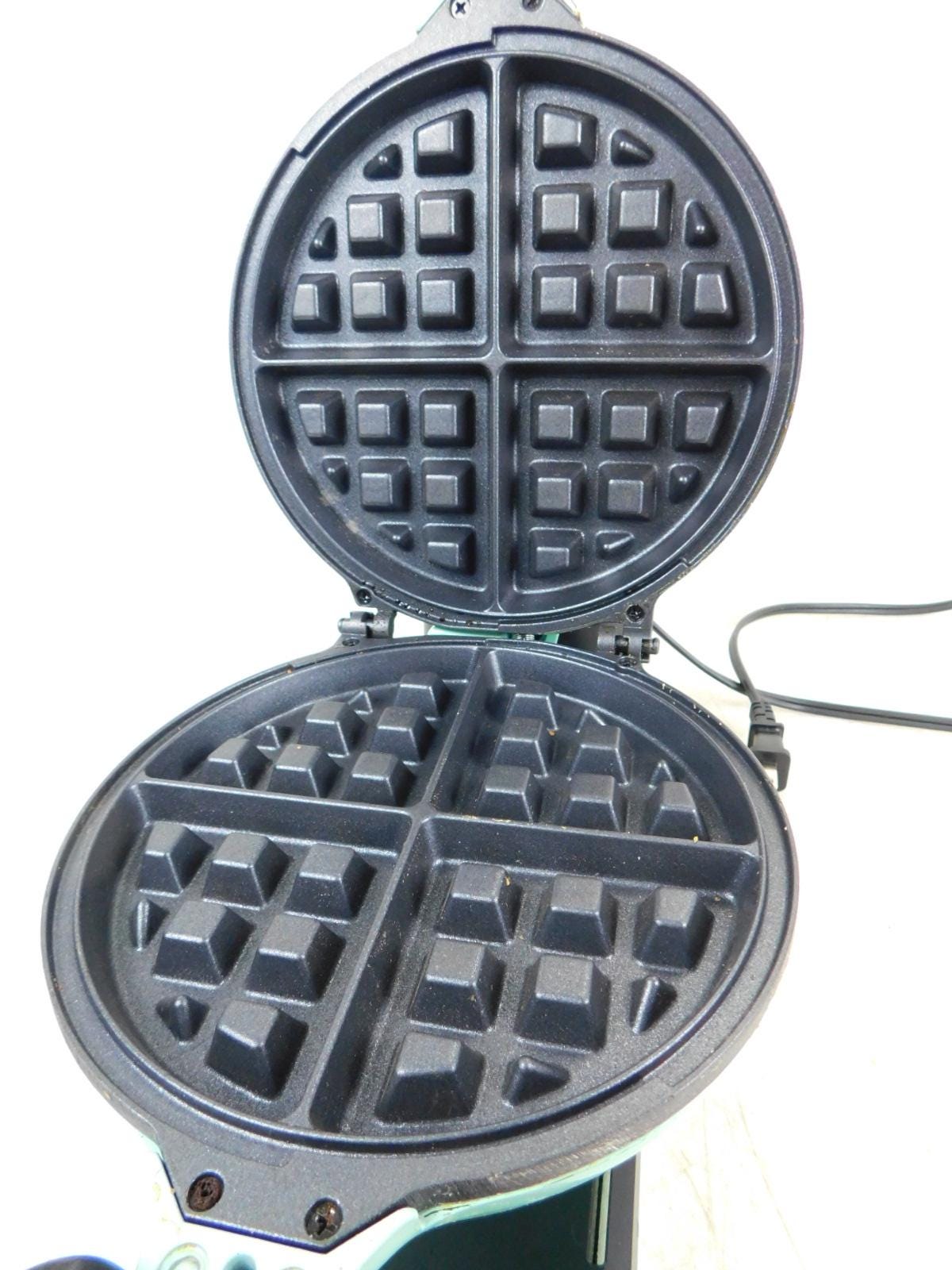 Teal Dash Flip Belgian Waffle Maker