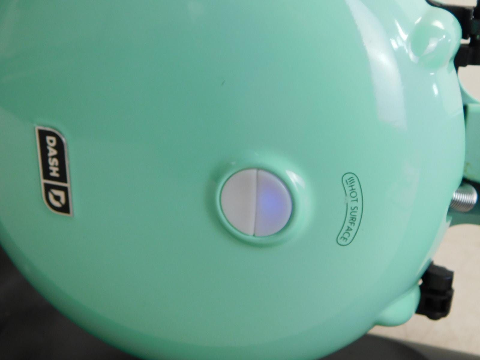 Teal Dash Flip Belgian Waffle Maker