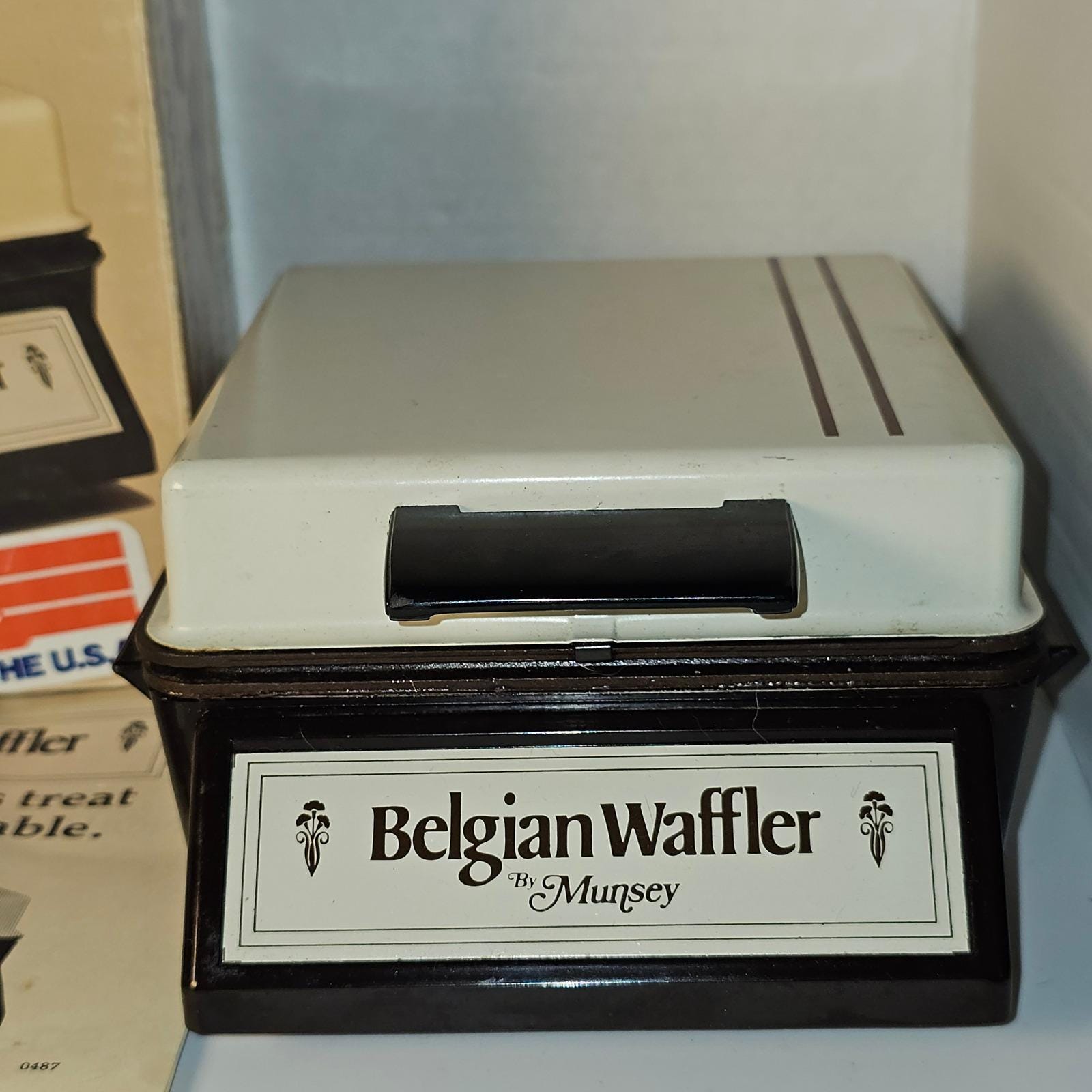 Munsey Belgian Waffler BW-2 Electric Waffle Maker