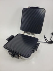 Vintage VillaWare Model 6150 4-Square Belgian Waffle Maker Chrome
