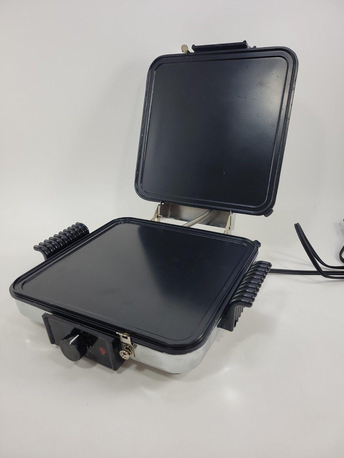 Vintage VillaWare Model 6150 4-Square Belgian Waffle Maker Chrome