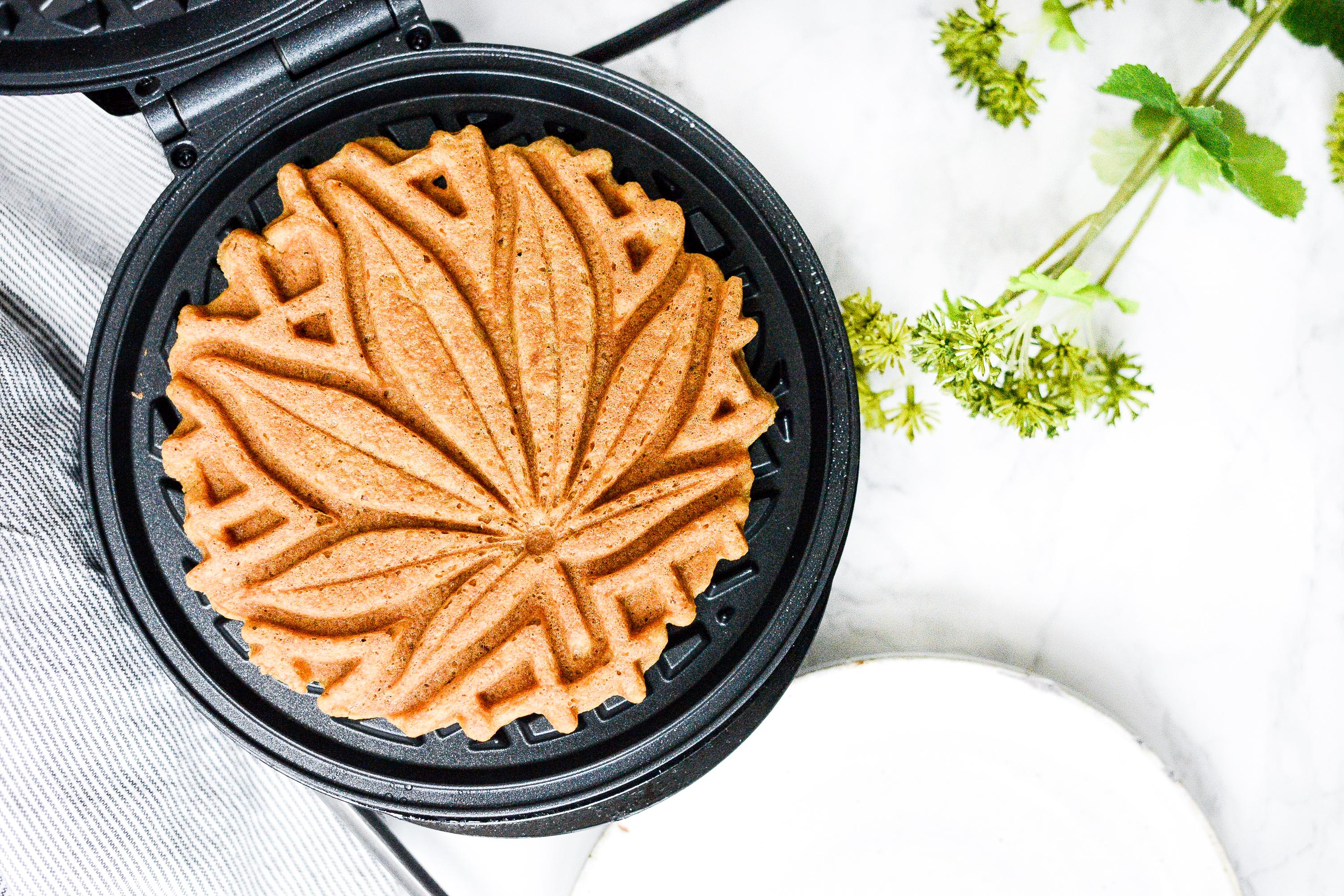 Waffleye Waffle Maker (Cannabis Leaf Waffle)