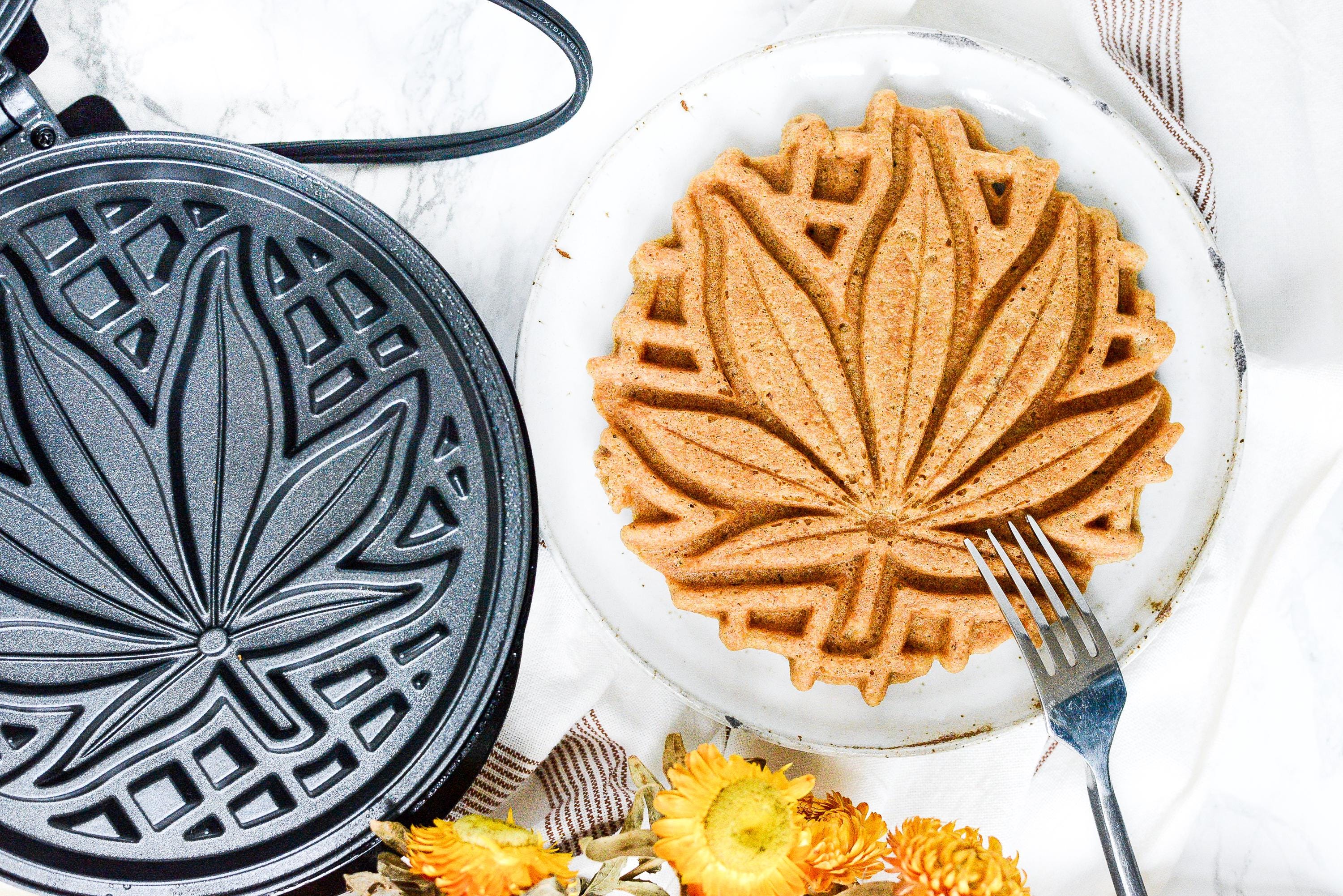 Waffleye Waffle Maker (Cannabis Leaf Waffle)