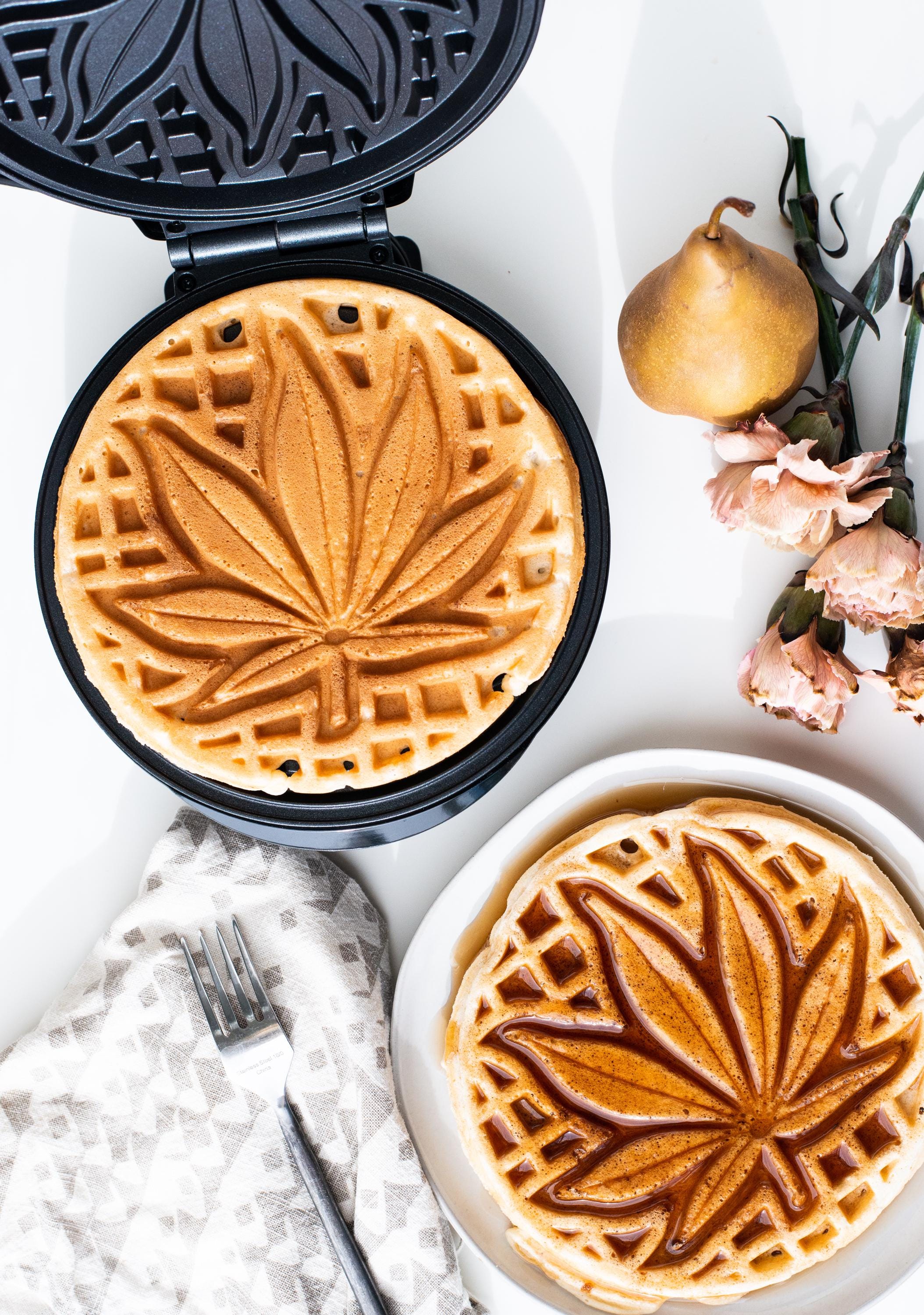 Waffleye Waffle Maker (Cannabis Leaf Waffle)