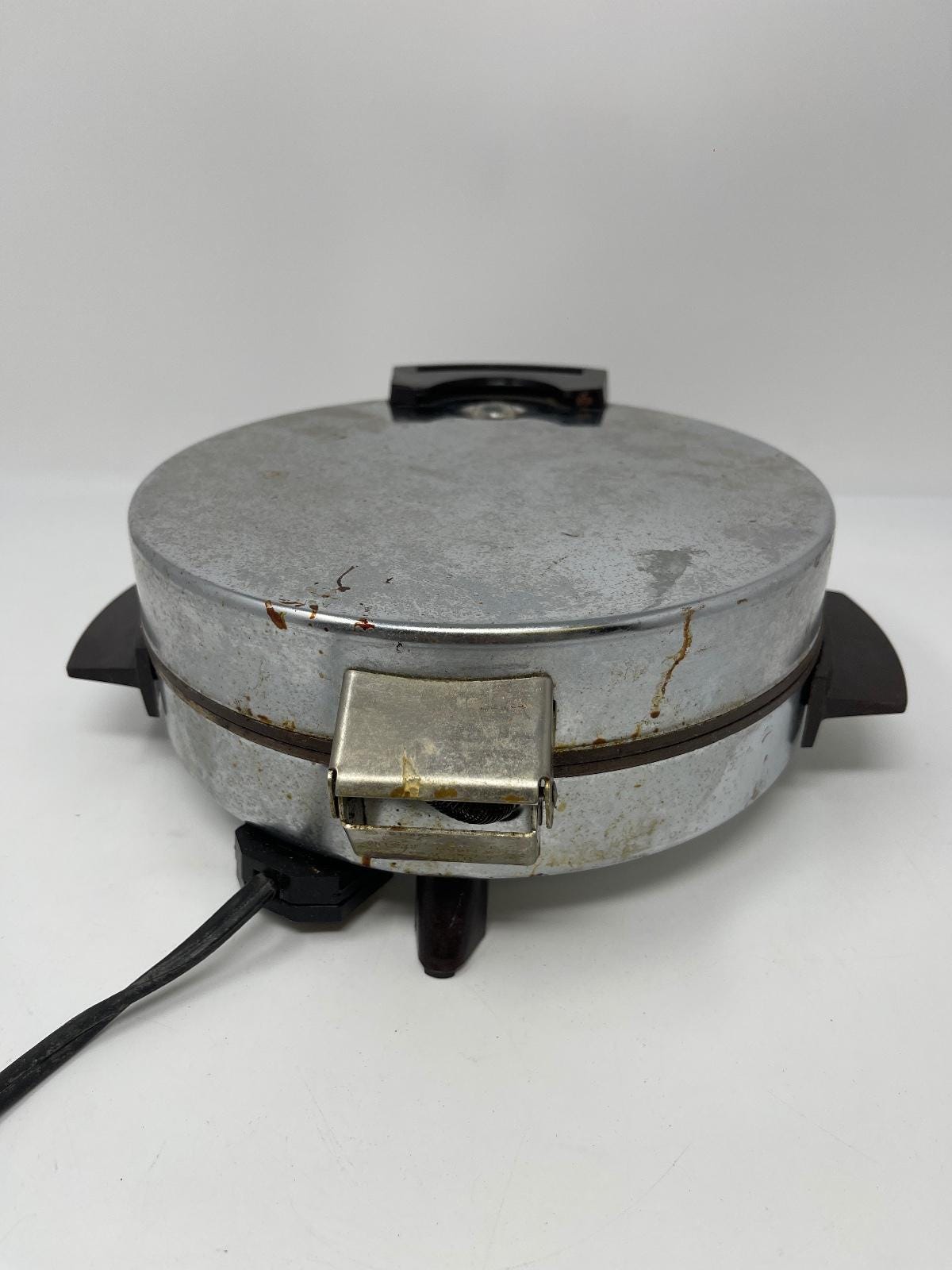 Vintage Toastmaster Waffle Maker 120V 650W Silver Chrome 1960s Pre-Owned