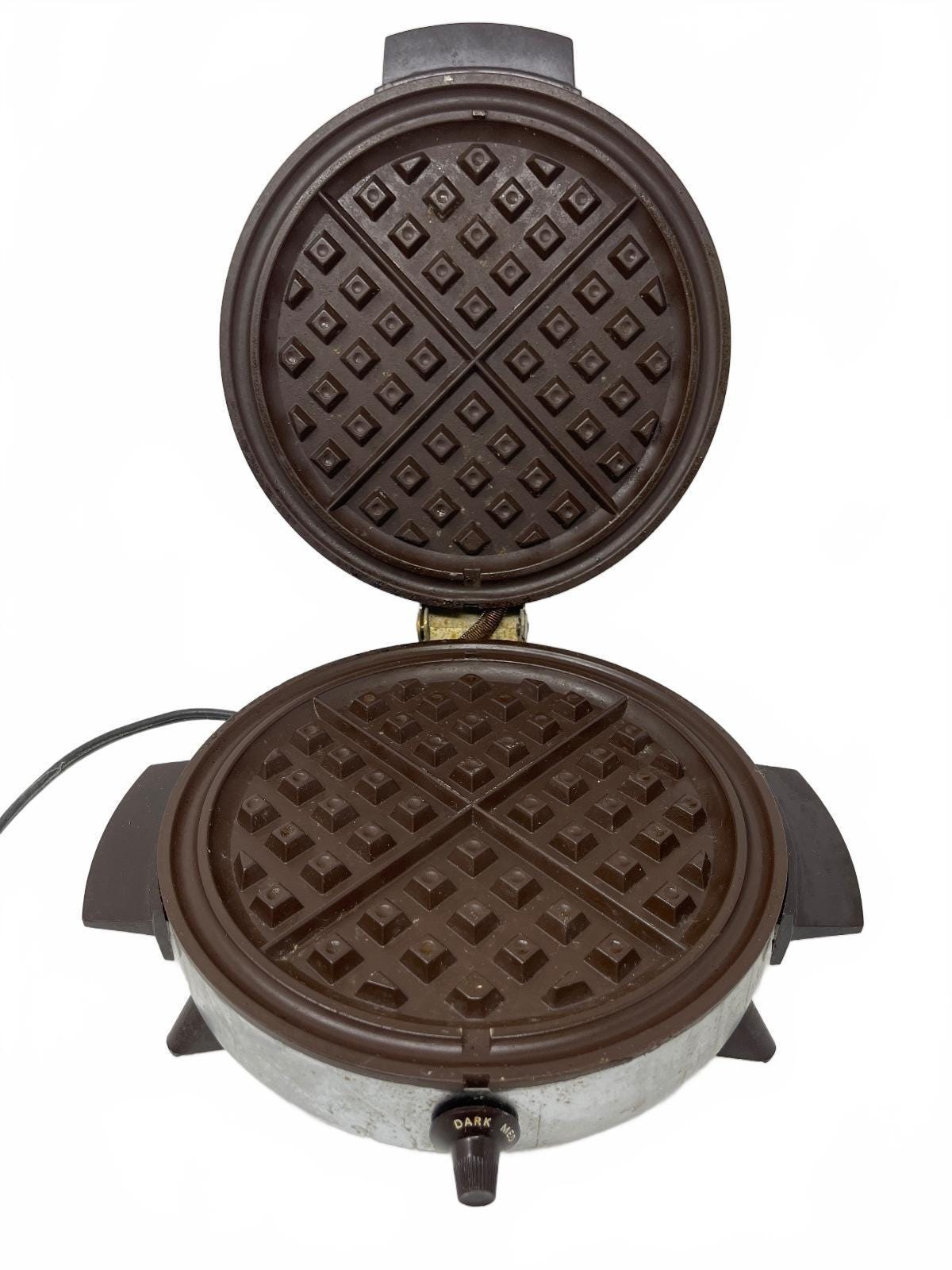 Vintage Toastmaster Waffle Maker 120V 650W Silver Chrome 1960s Pre-Owned