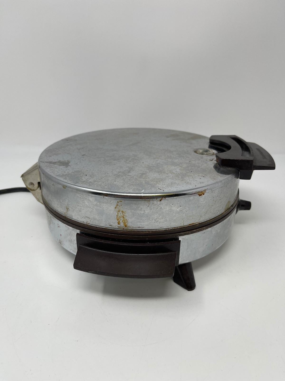 Vintage Toastmaster Waffle Maker 120V 650W Silver Chrome 1960s Pre-Owned